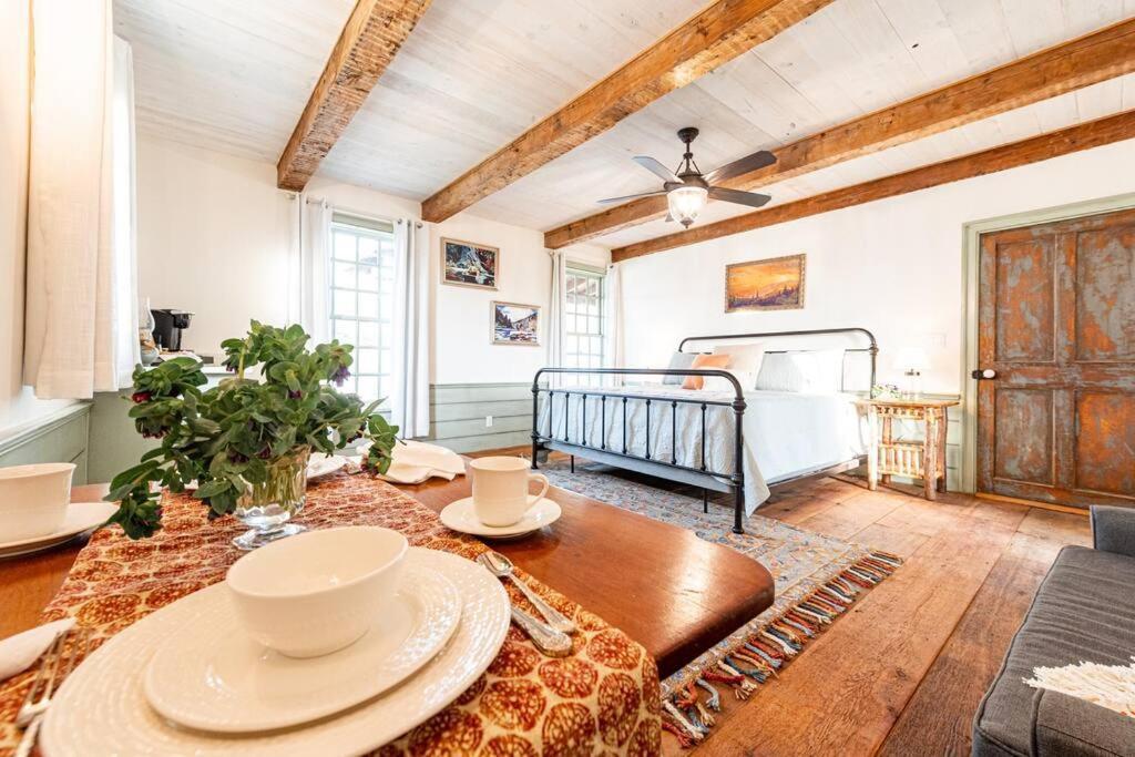 The Mohawk Valley House - 4 suite boutique hotel photo 39