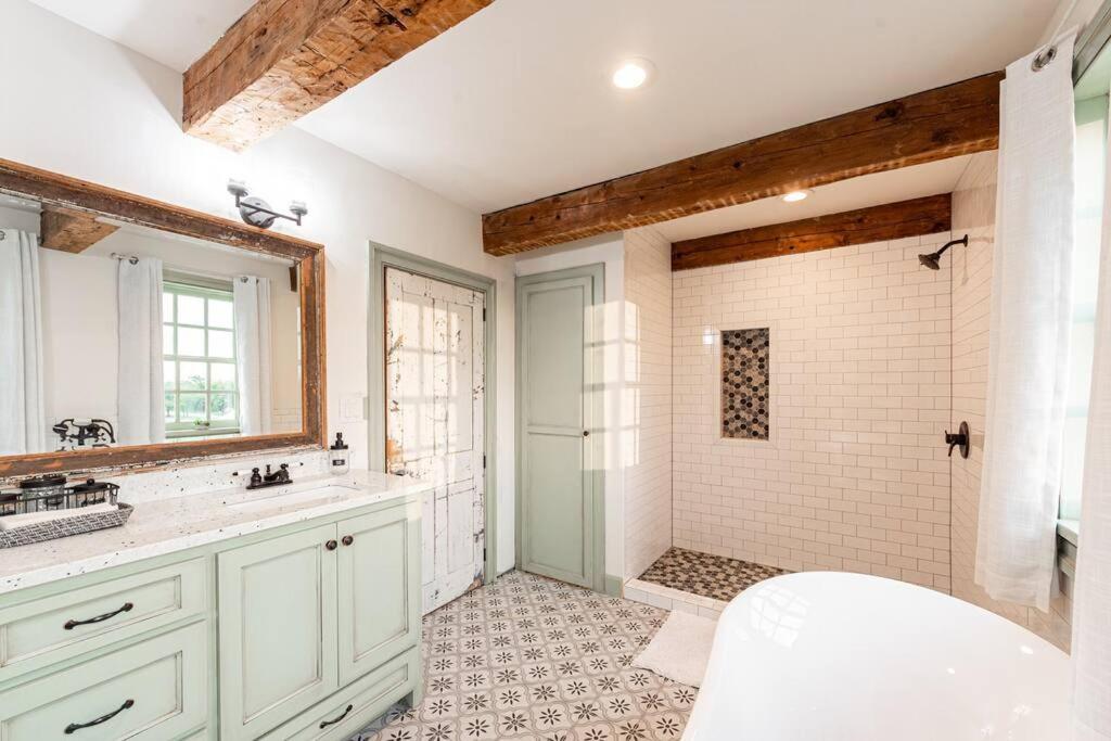 The Mohawk Valley House - 4 suite boutique hotel photo 41