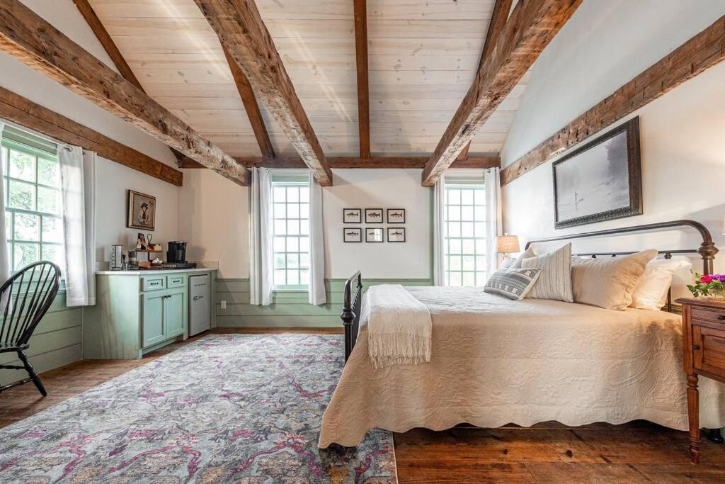 The Mohawk Valley House - 4 suite boutique hotel photo 44