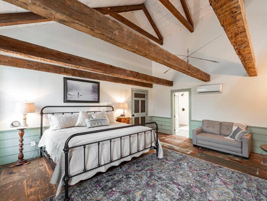 The Mohawk Valley House - 4 suite boutique hotel photo 47