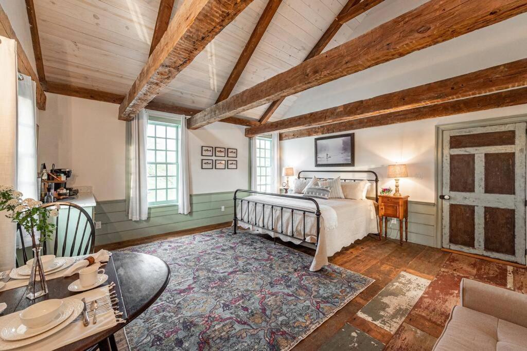 The Mohawk Valley House - 4 suite boutique hotel photo 48