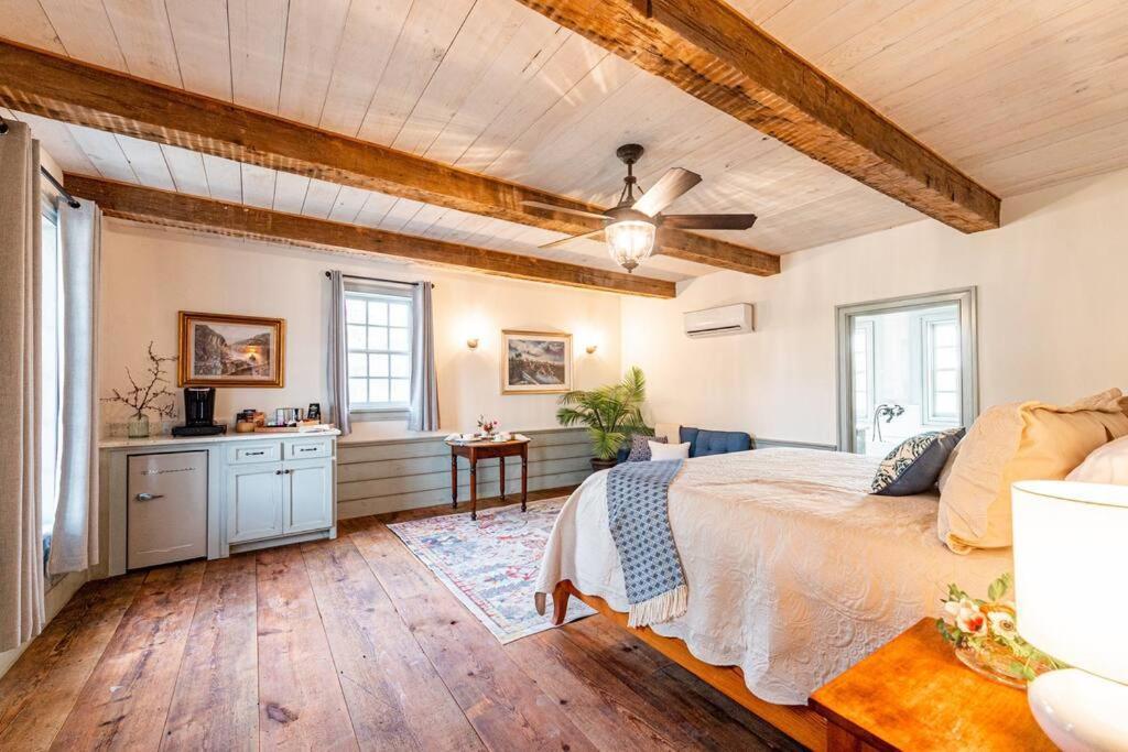 The Mohawk Valley House - 4 suite boutique hotel photo 49