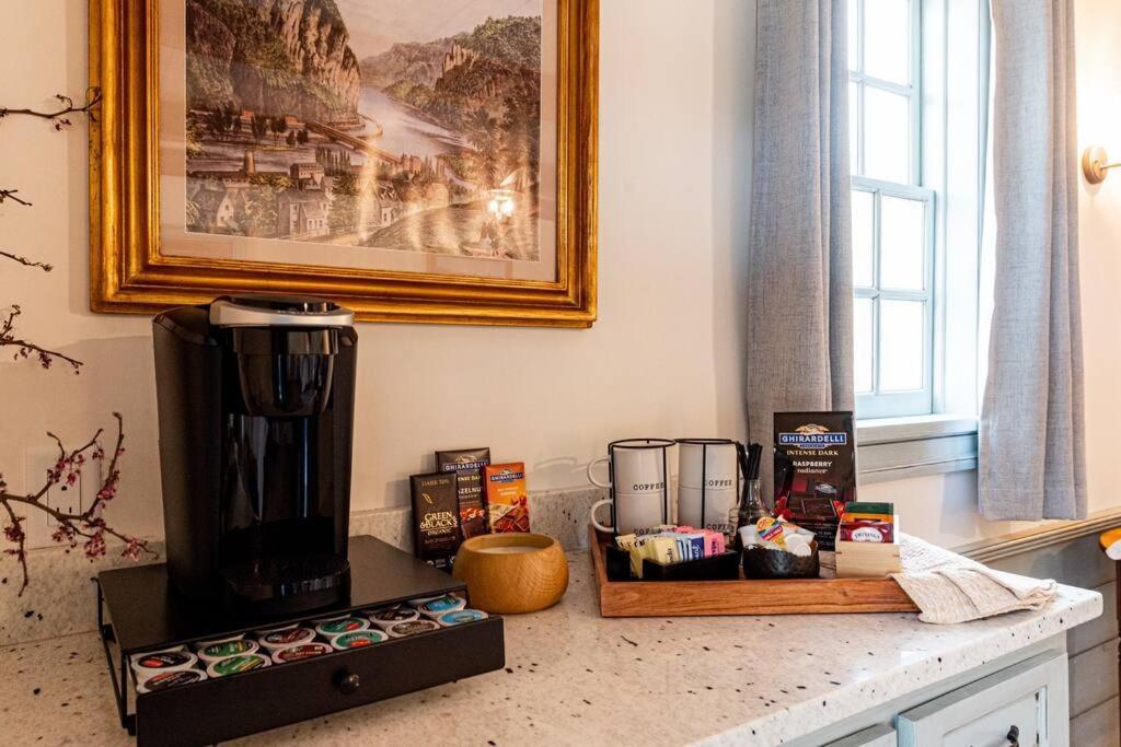 The Mohawk Valley House - 4 suite boutique hotel photo 60