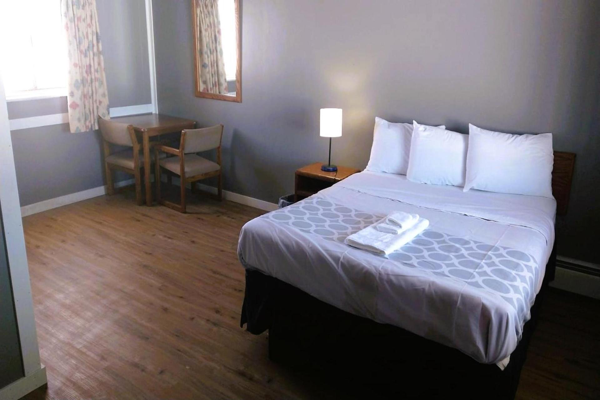Love Hotels Desert Inn & RV by OYO at Boysen Wind River WY photo 8