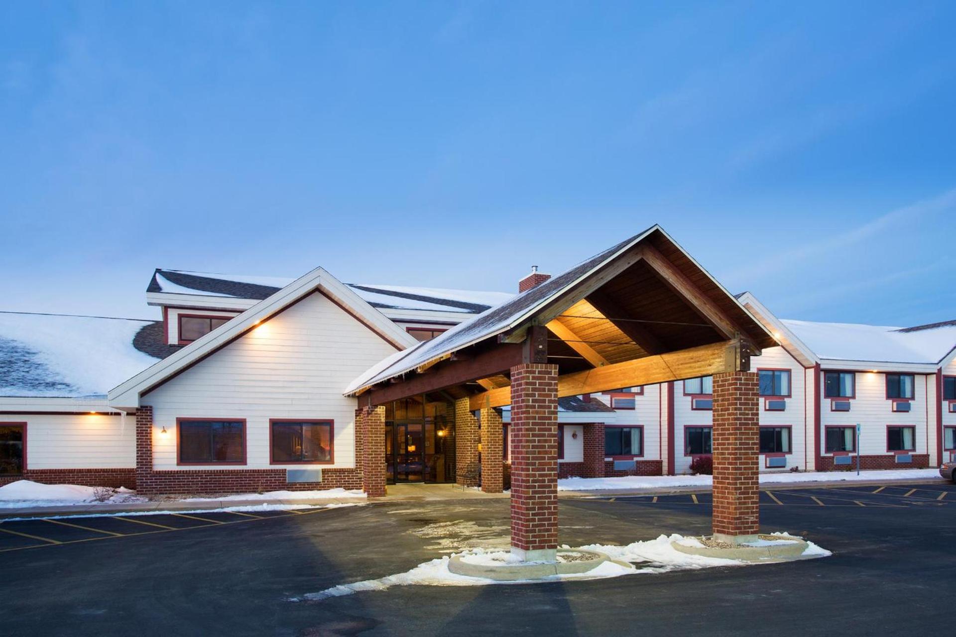 AmericInn by Wyndham New London photo 33