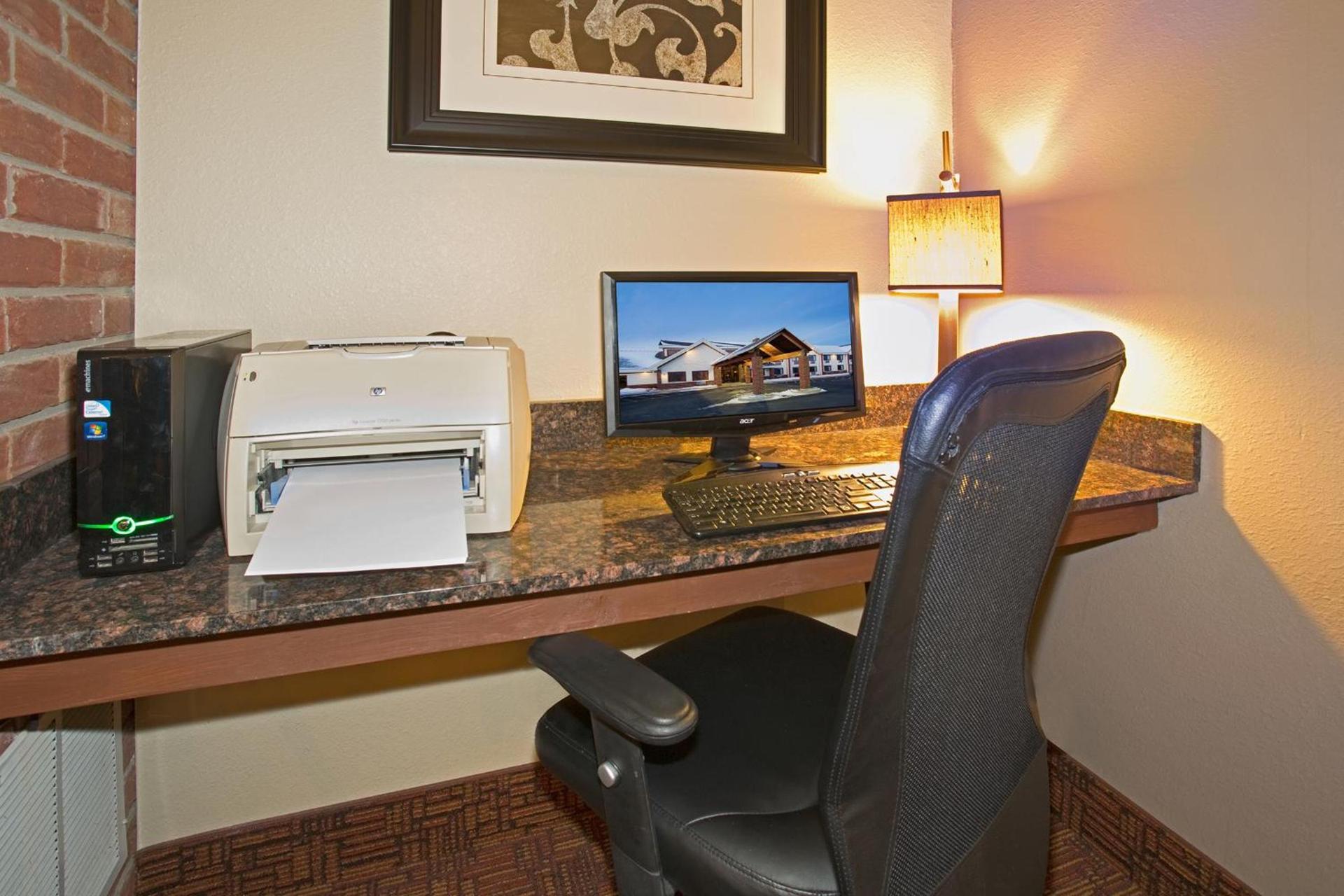 AmericInn by Wyndham New London photo 35