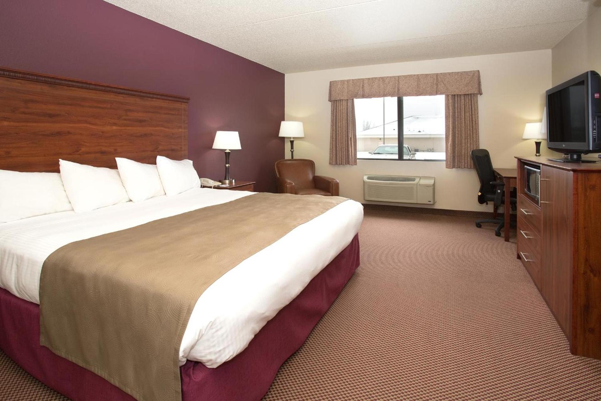 AmericInn by Wyndham New London photo 45