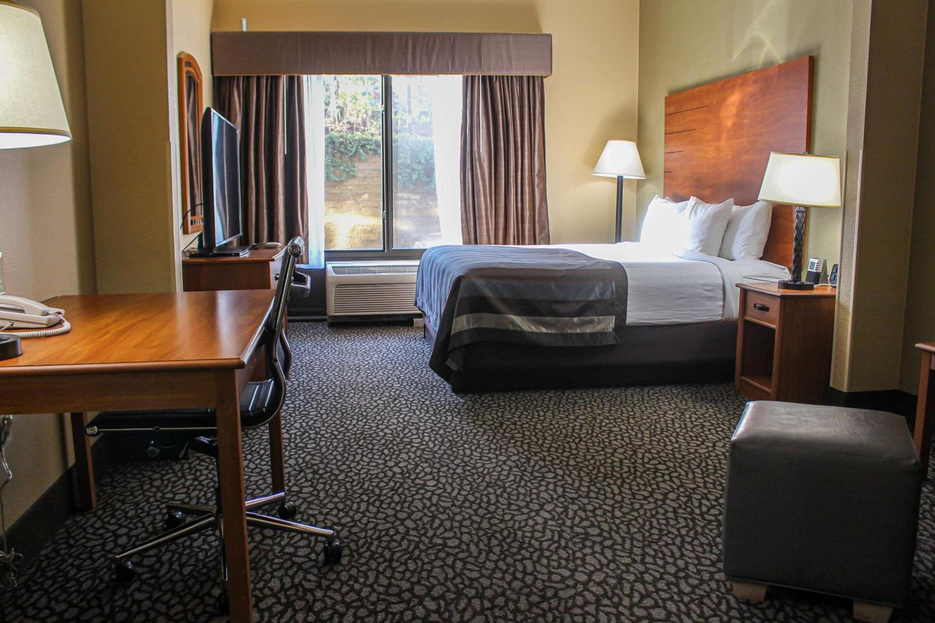 Wingate by Wyndham Little Rock photo 6