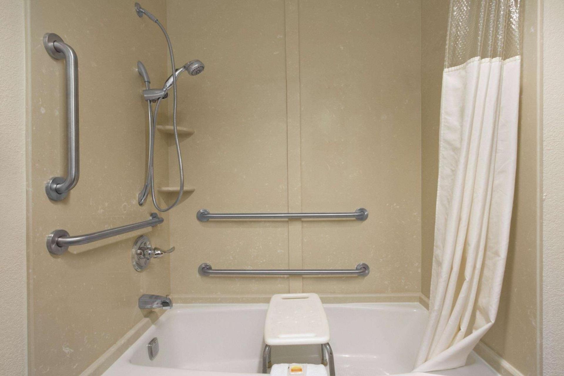 Days Inn by Wyndham Fayetteville-South/I-95 Exit 49 photo 4