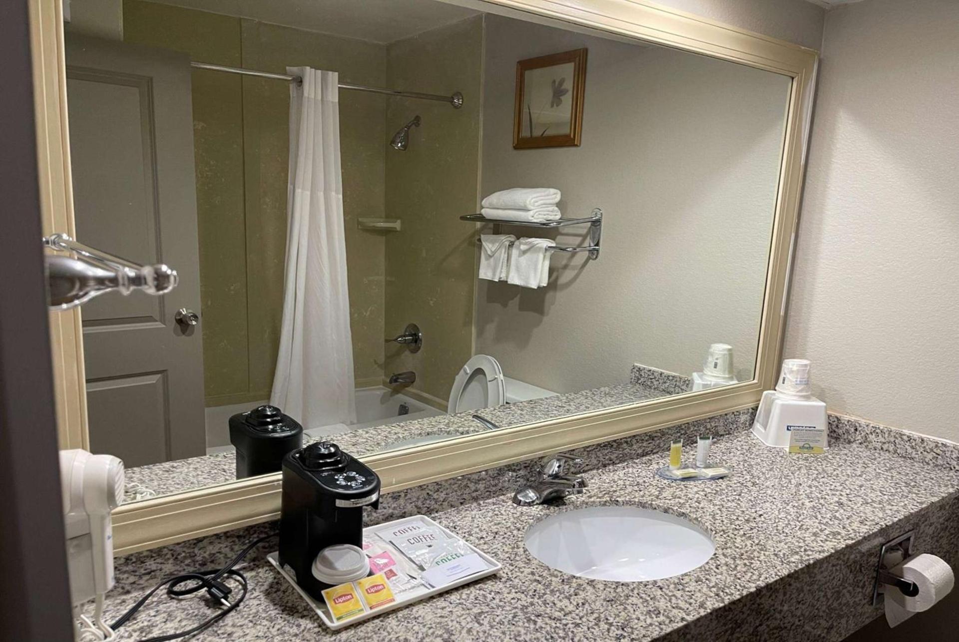 Days Inn by Wyndham Fayetteville-South/I-95 Exit 49 photo 9
