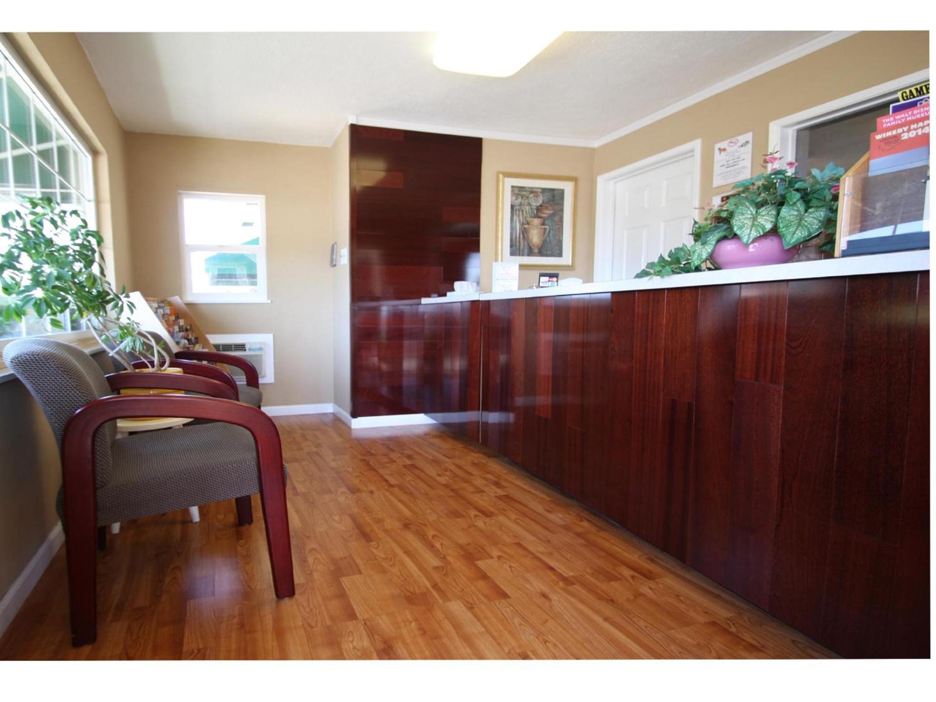Redwood Inn photo 9