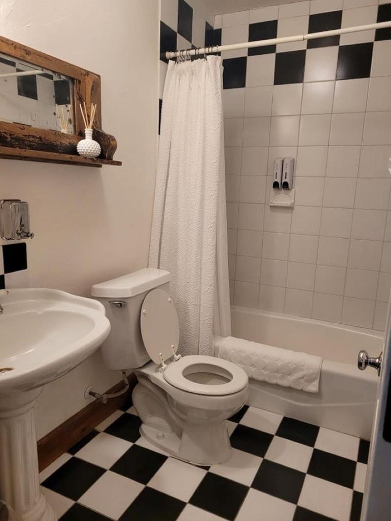 Oak Hill Inn photo 7