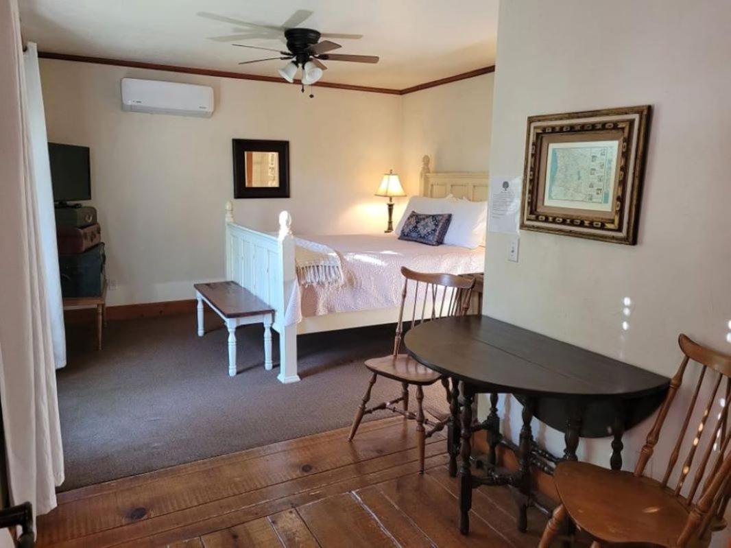 Oak Hill Inn photo 9
