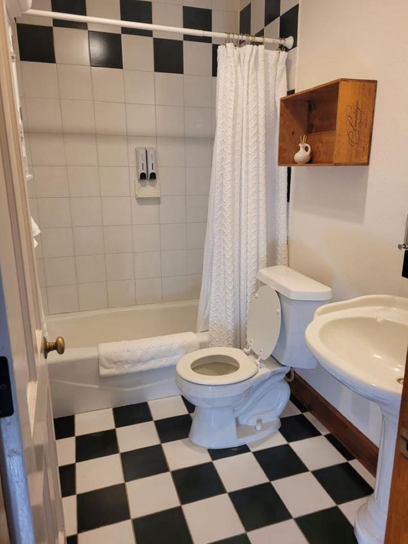 Oak Hill Inn photo 10