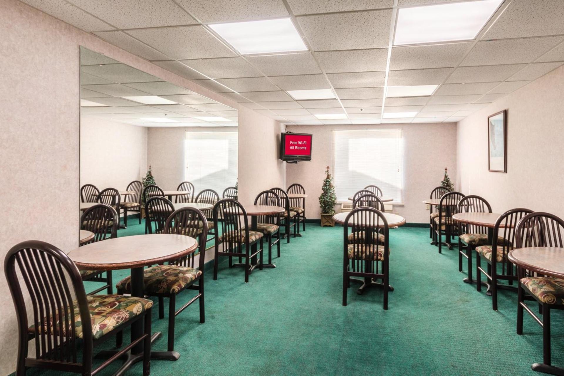 Red Roof Inn Morehead photo 33