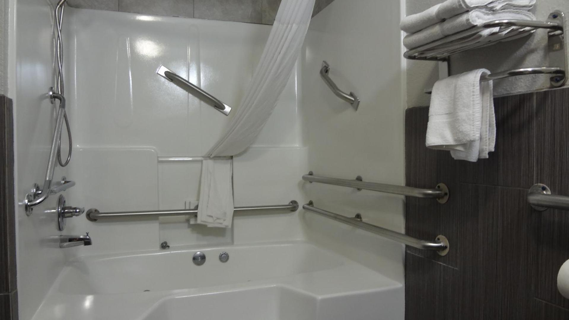 Days Inn by Wyndham Hernando photo 23