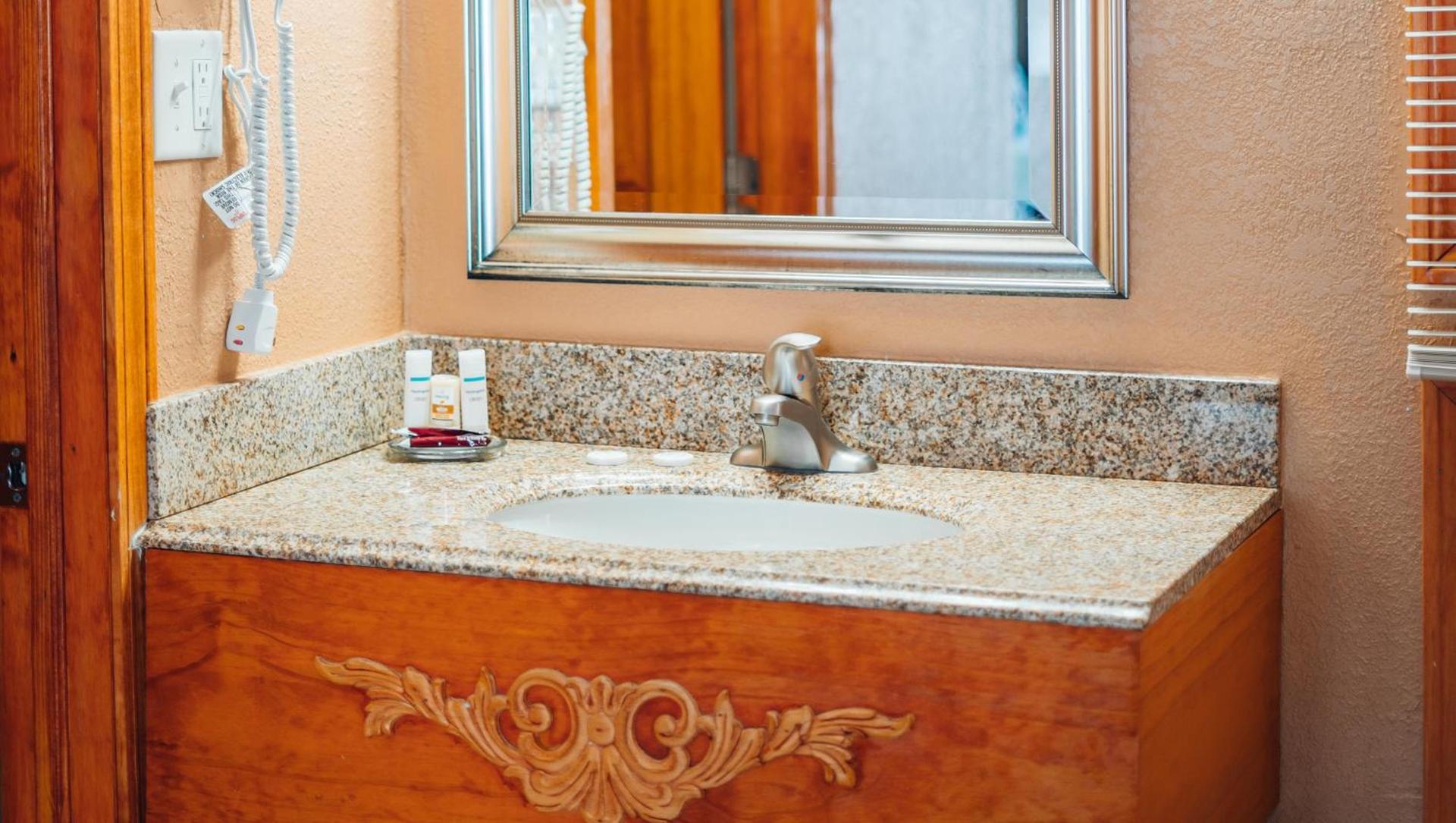 Quiet Corner Inn photo 23