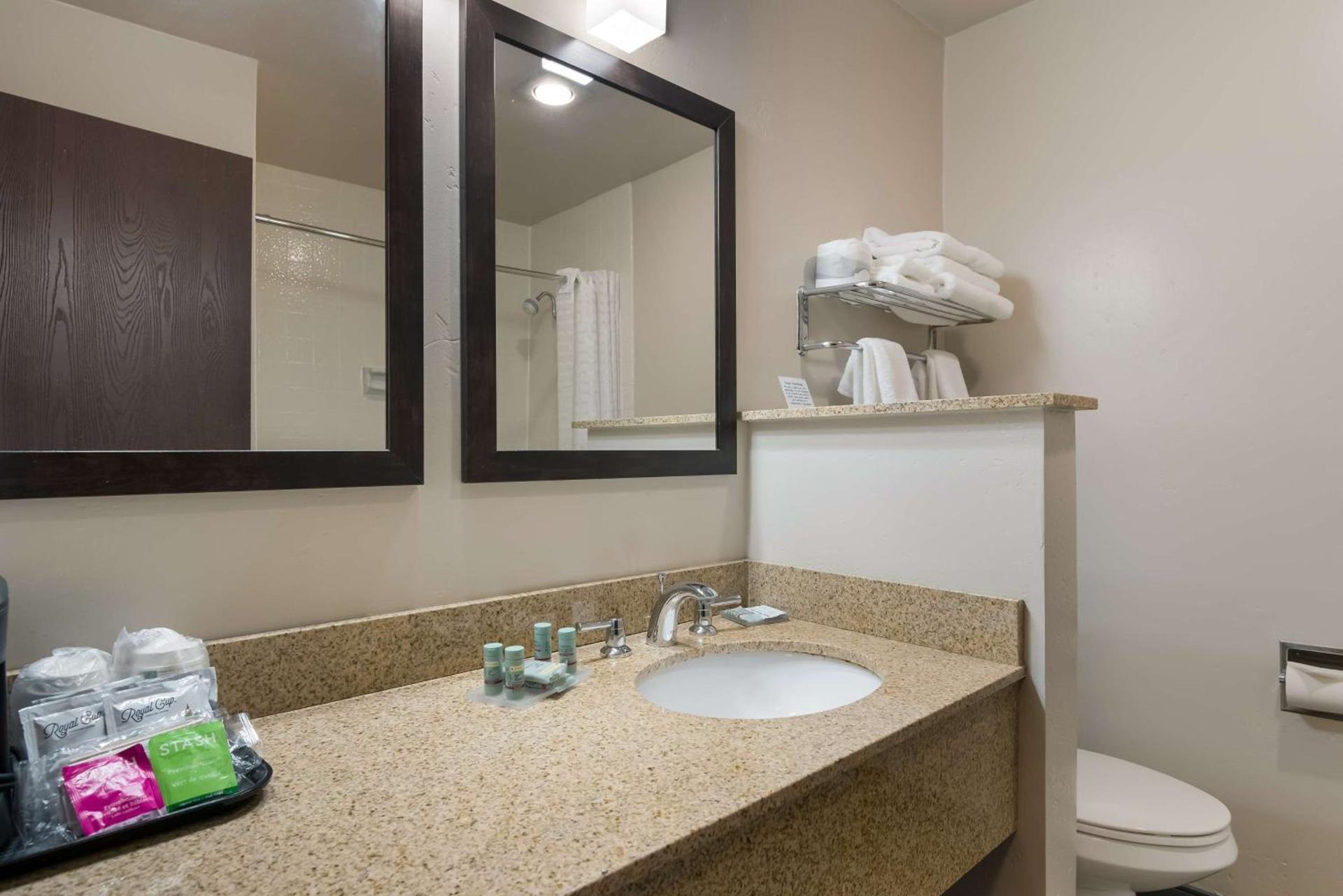 Best Western New Oregon Motel photo 15