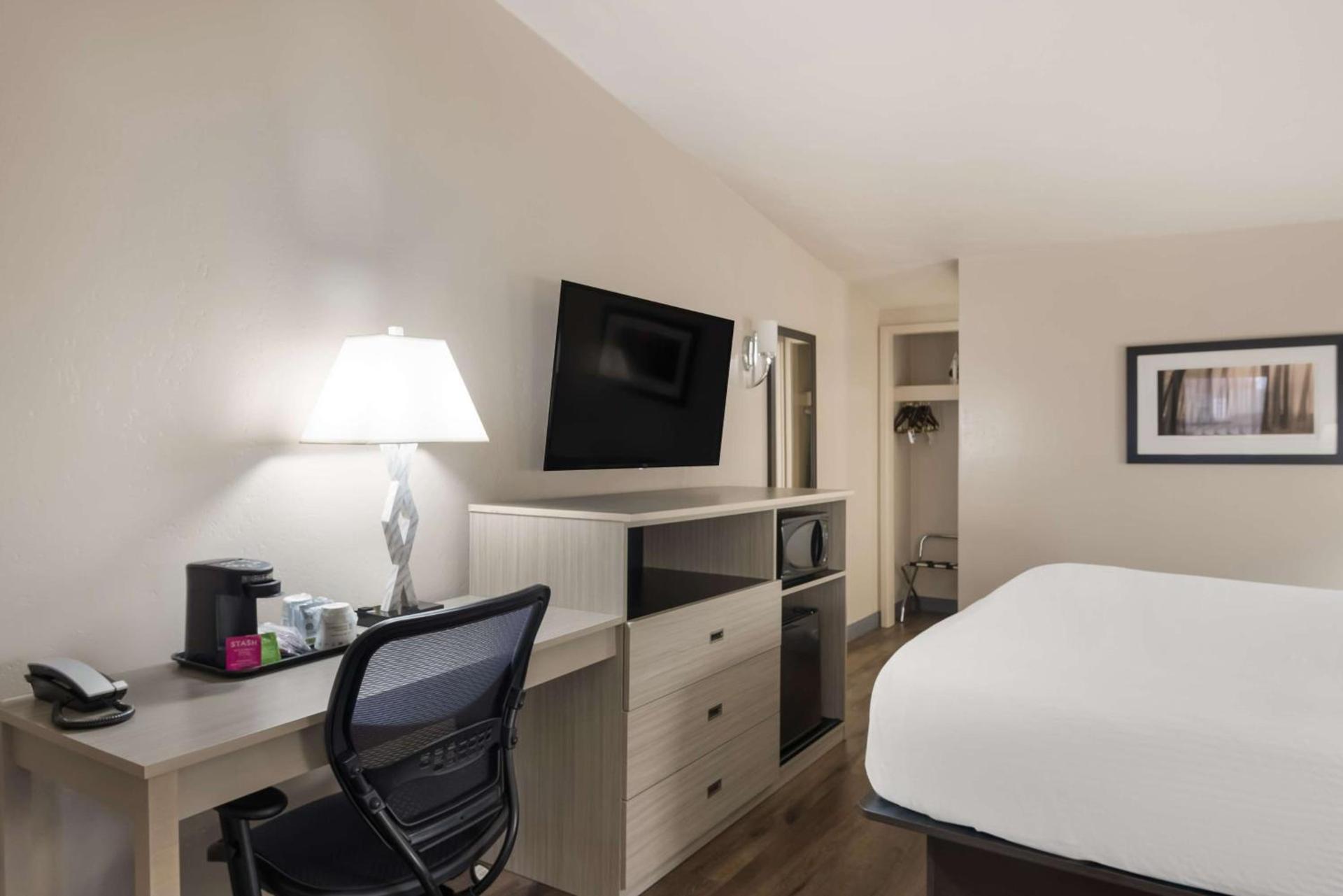 Best Western New Oregon Motel photo 23
