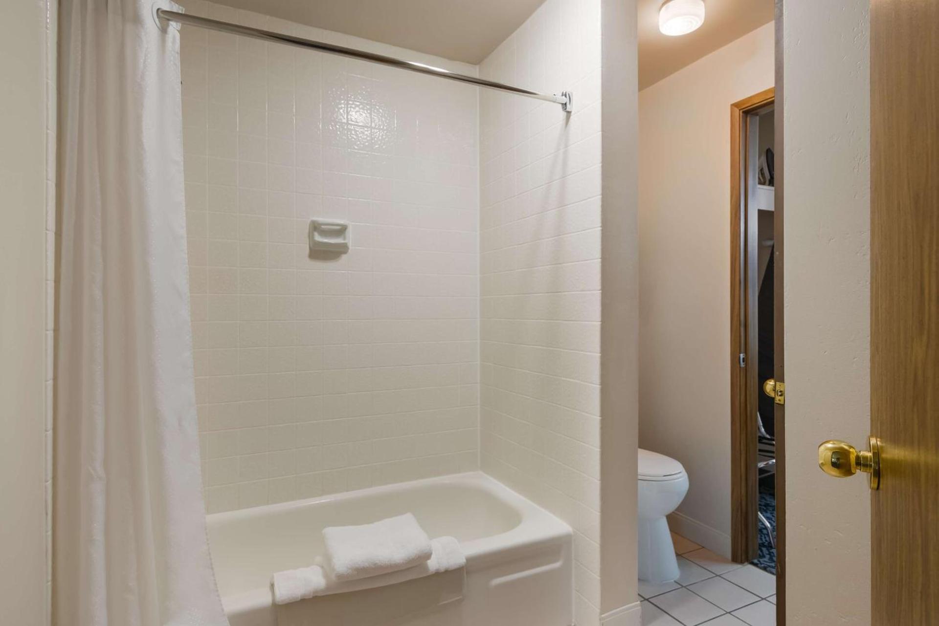 Best Western New Oregon Motel photo 28