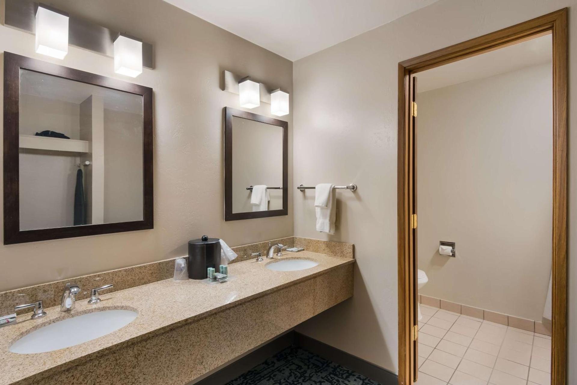 Best Western New Oregon Motel photo 32