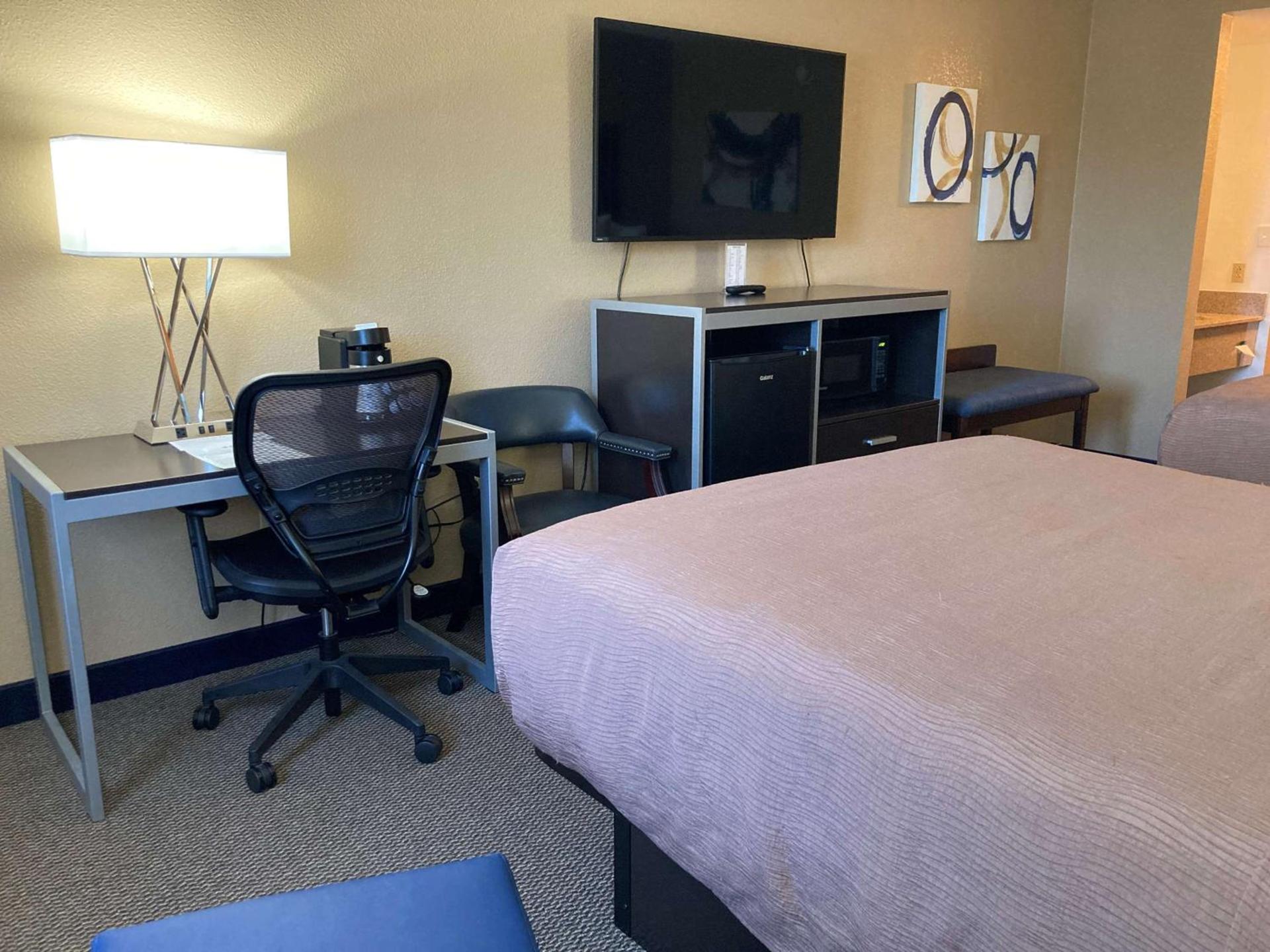 Best Western Plus Reading Inn & Suites photo 54