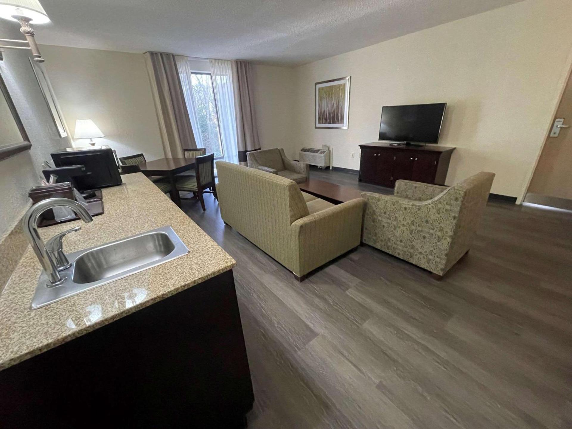 Comfort Inn Pinehurst - Southern Pines photo 45