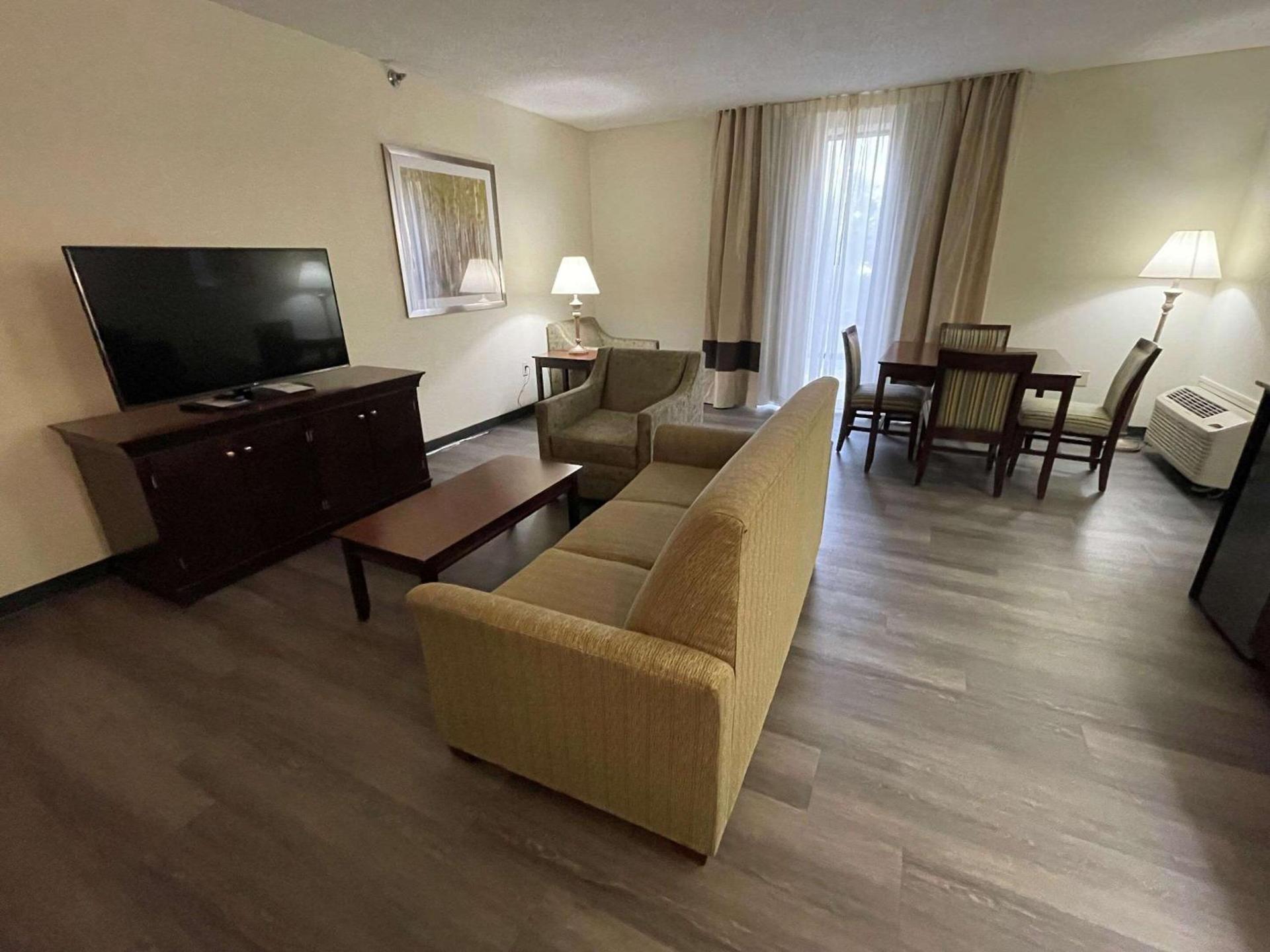 Comfort Inn Pinehurst - Southern Pines photo 47