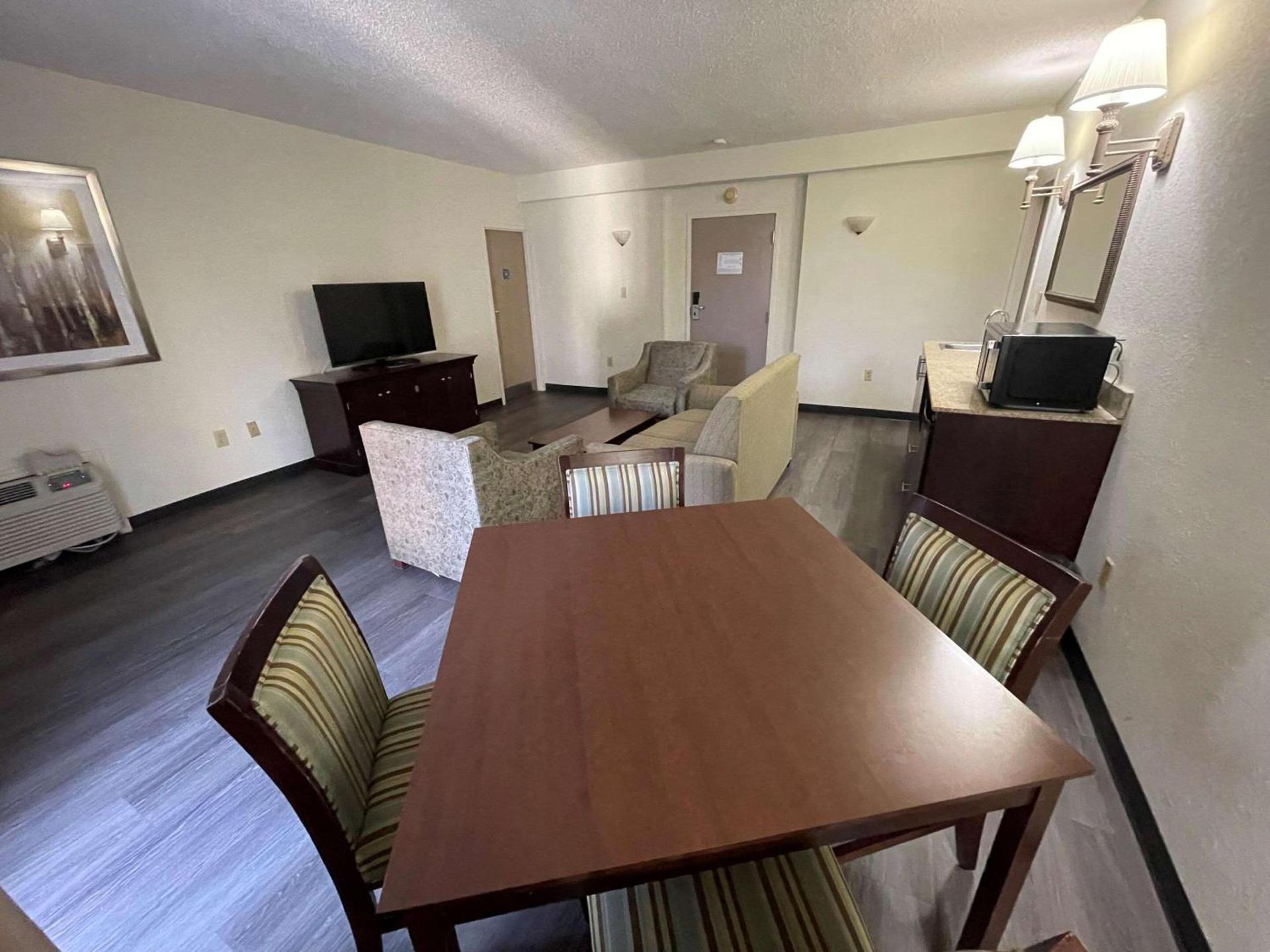 Comfort Inn Pinehurst - Southern Pines photo 50