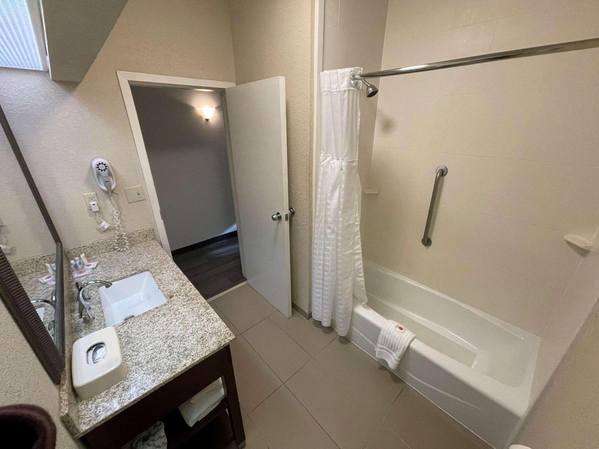 Comfort Inn Pinehurst - Southern Pines photo 52
