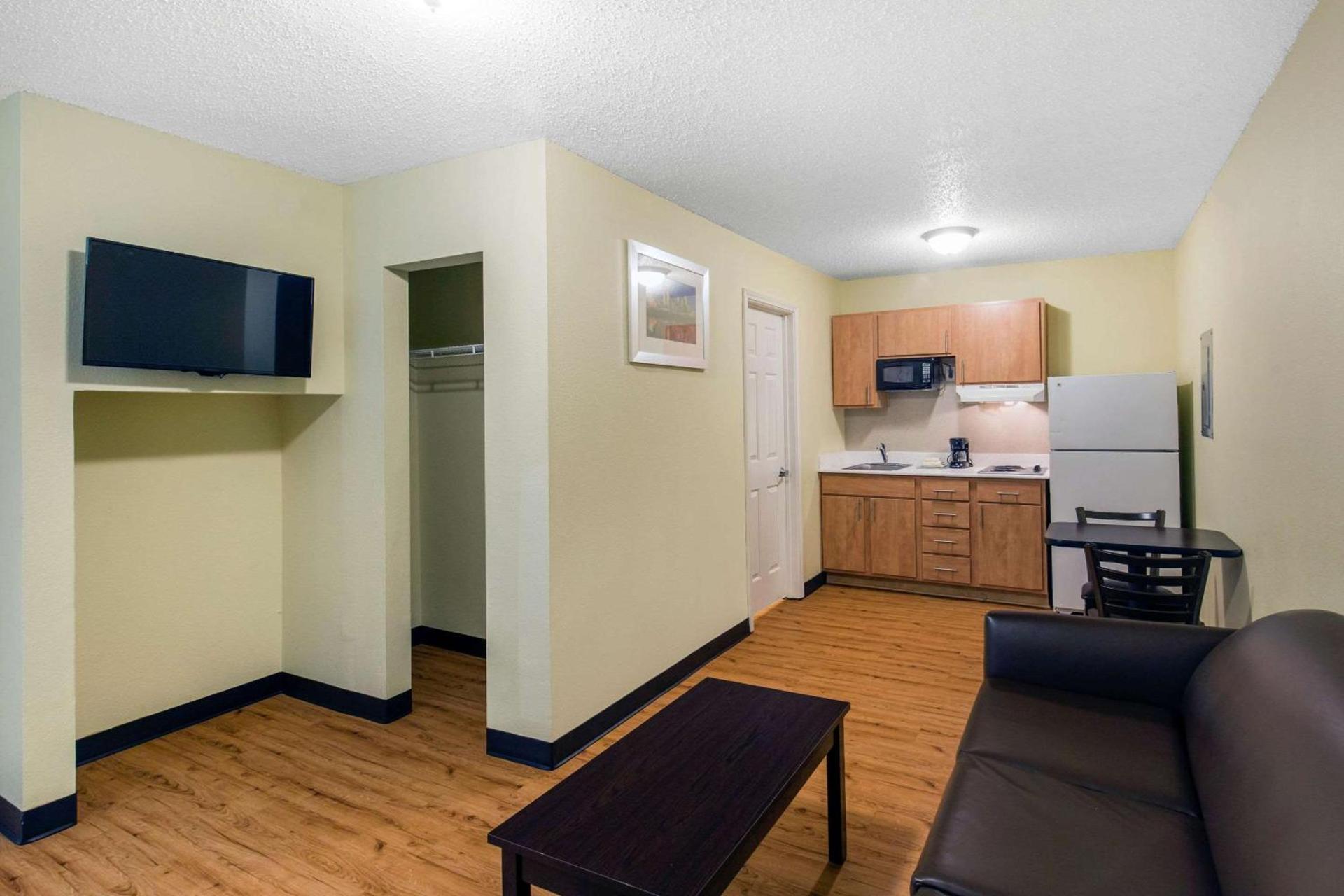Hawthorn Extended Stay by Wyndham Lewisville photo 30