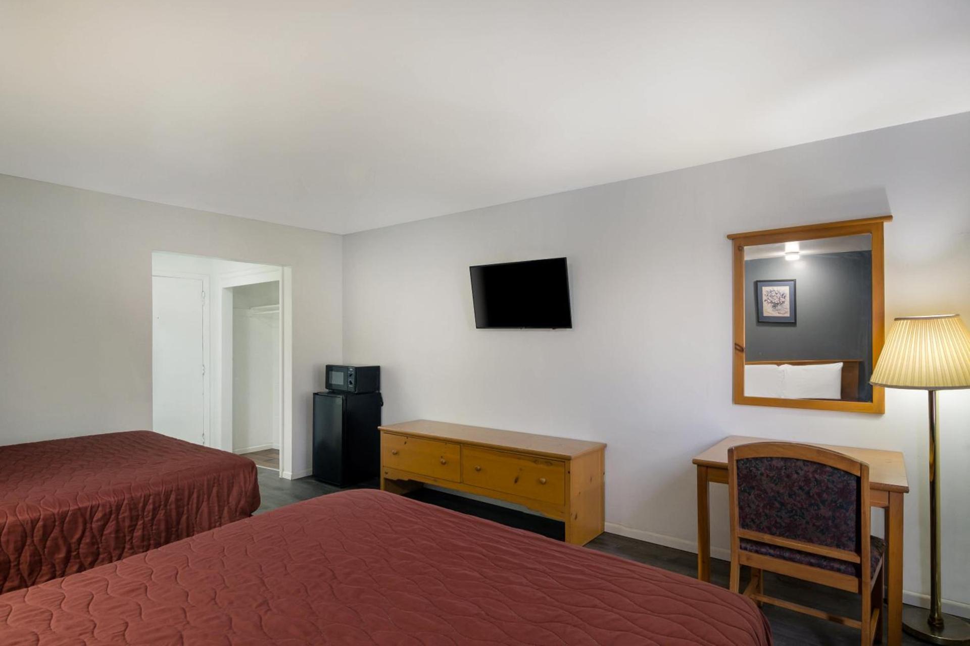 Rodeway Inn & Suites Sidney Historic Downtown I-80 photo 46