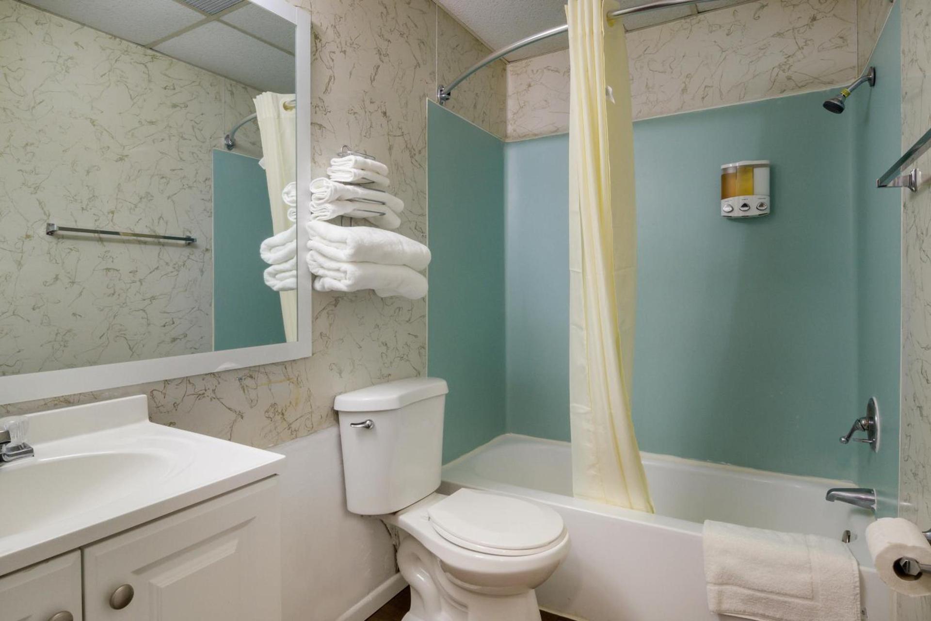 Rodeway Inn & Suites Sidney Historic Downtown I-80 photo 49