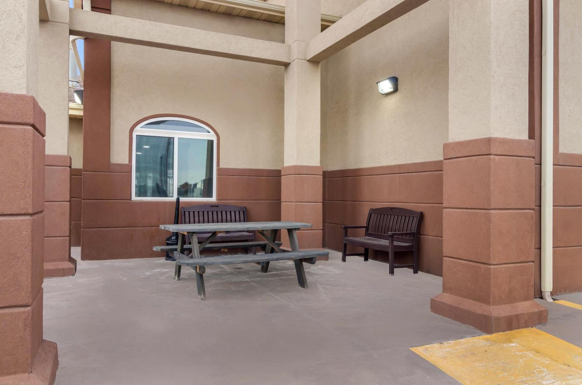 Econo Lodge Scottsbluff photo 46