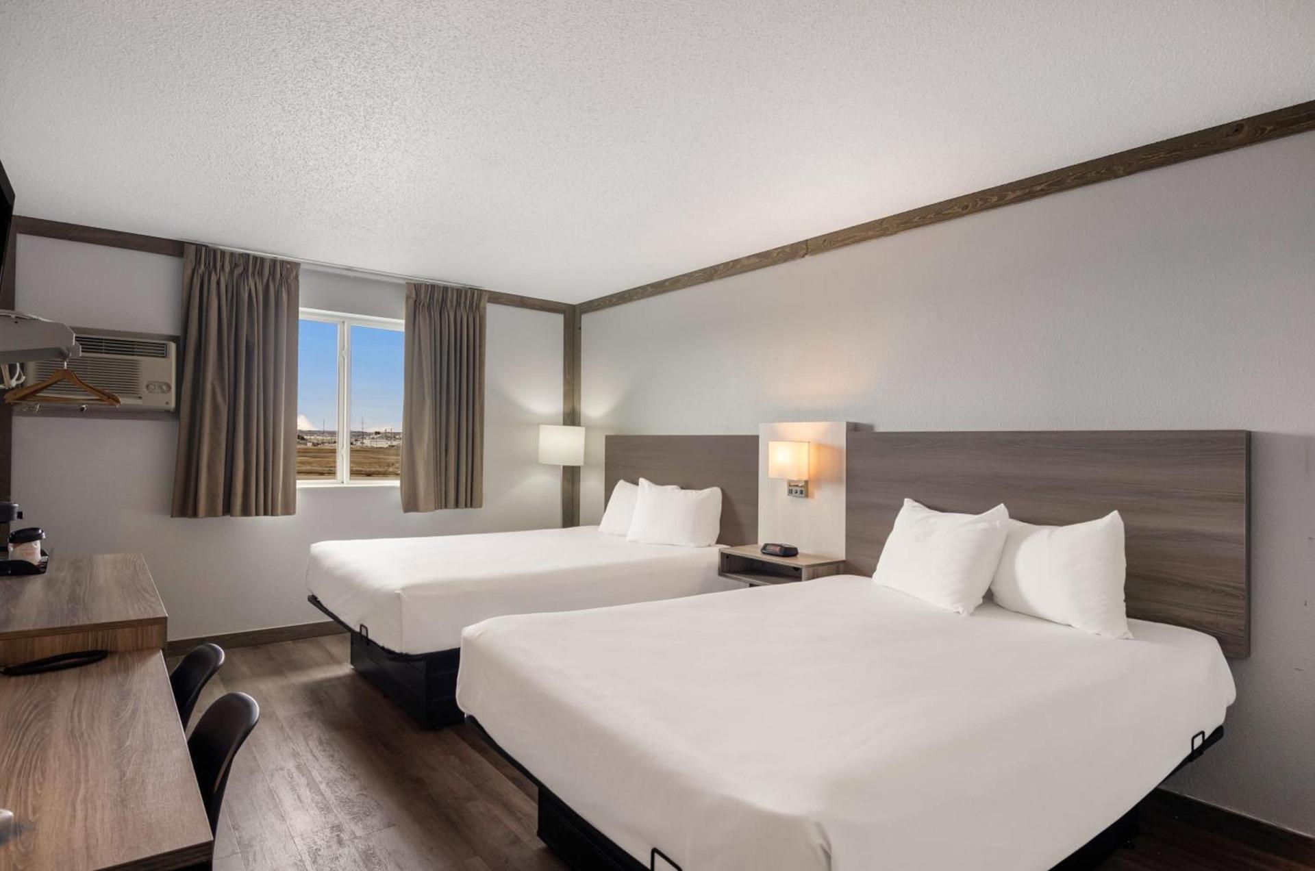 Econo Lodge Scottsbluff photo 35