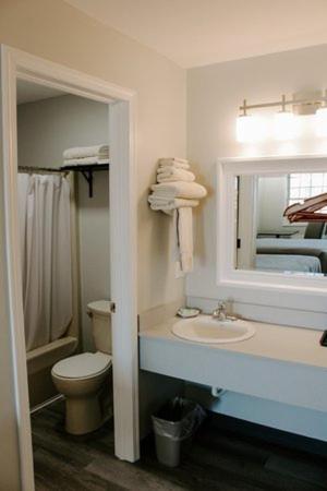 Berlin Village Inn photo 10