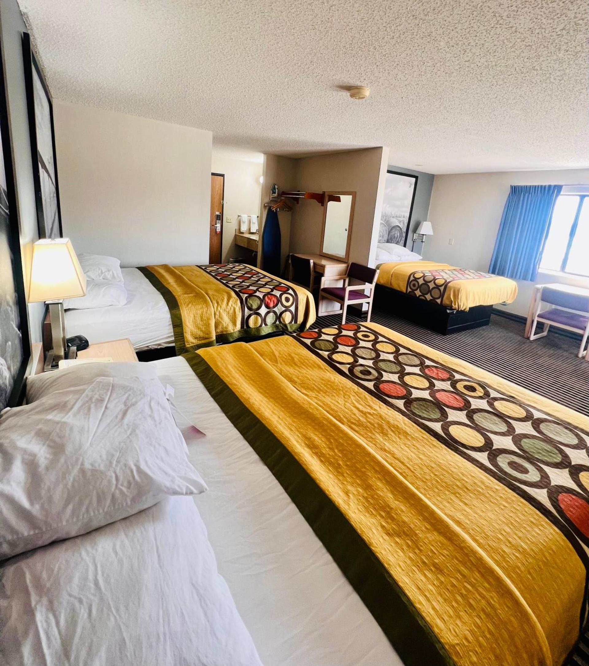 Super 8 by Wyndham Humboldt photo 46