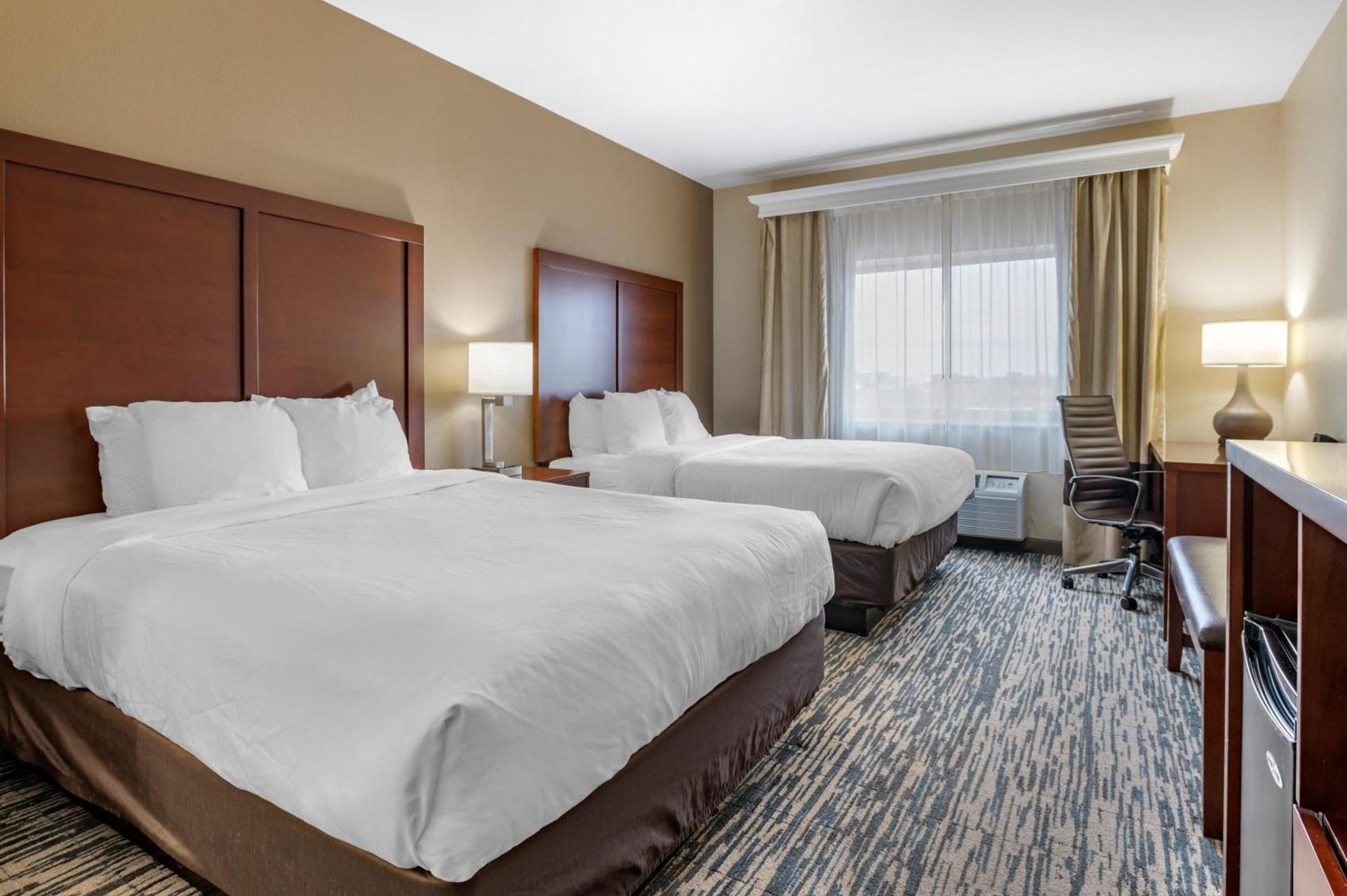 Comfort Suites Keeneland photo 38