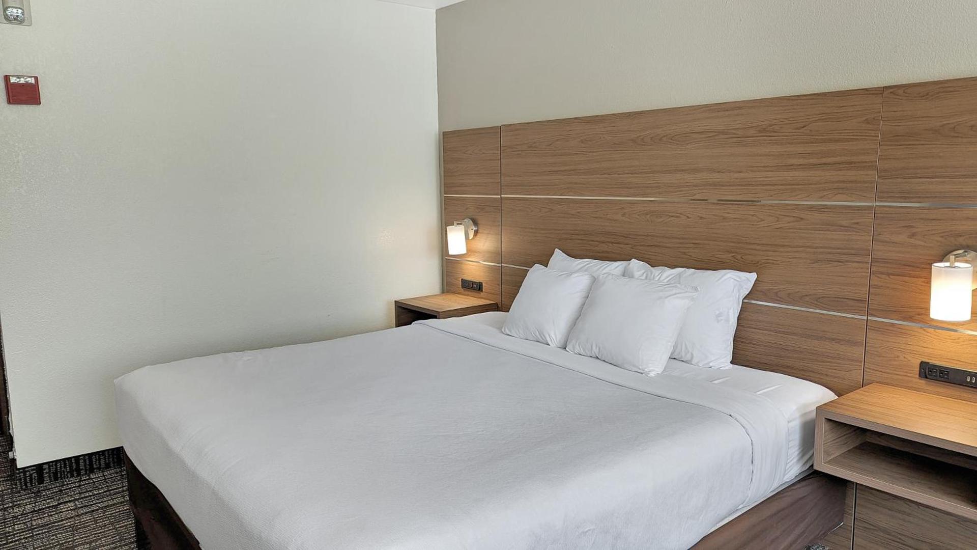 Estherville Hotel & Suites photo 53