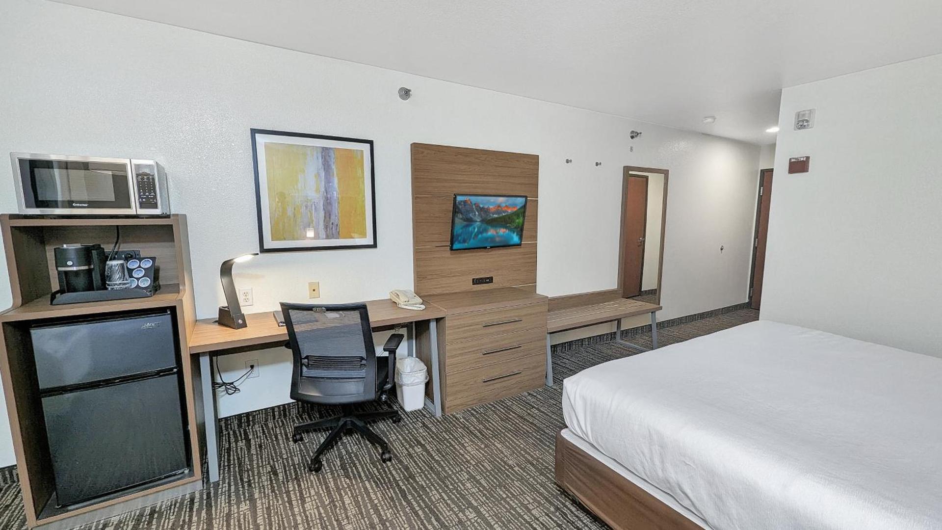 Estherville Hotel & Suites photo 56
