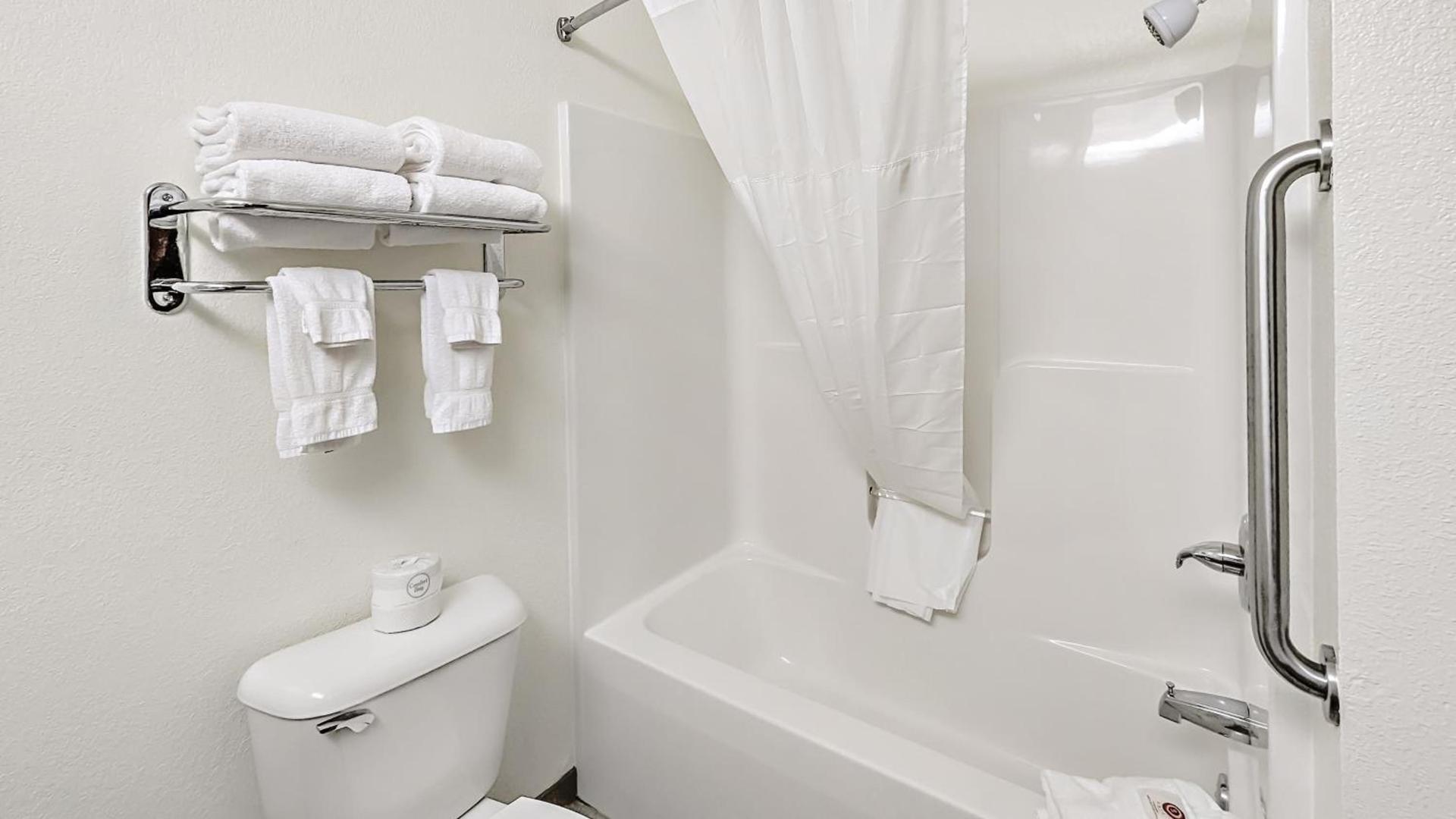 Estherville Hotel & Suites photo 57