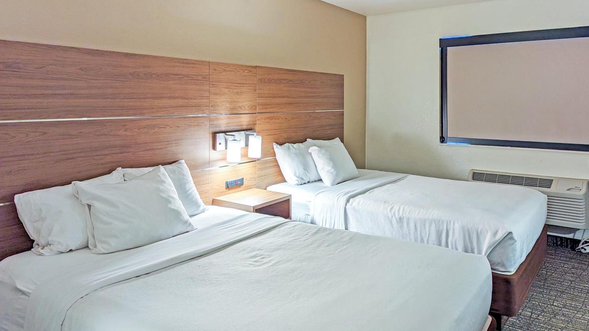 Estherville Hotel & Suites photo 64