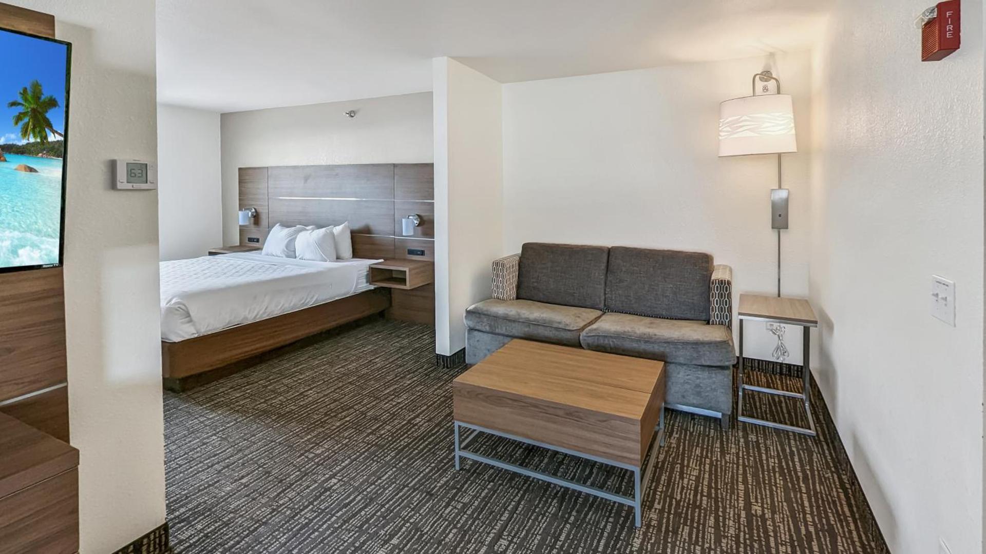 Estherville Hotel & Suites photo 70