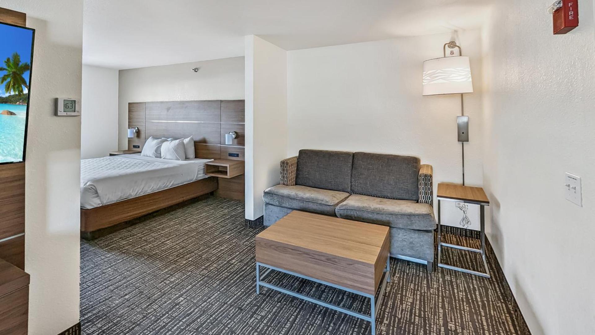 Estherville Hotel & Suites photo 68