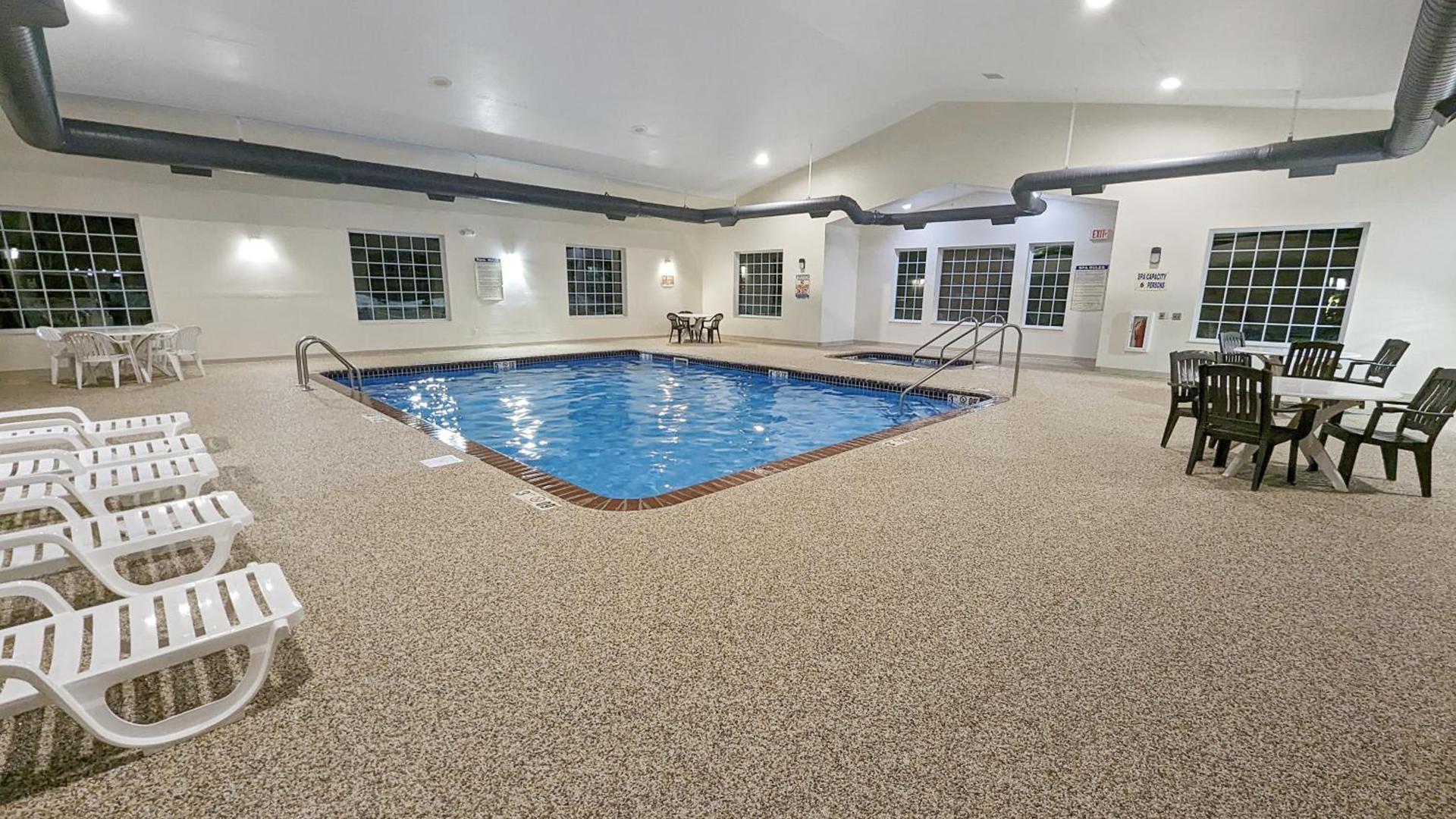 Estherville Hotel & Suites photo 83