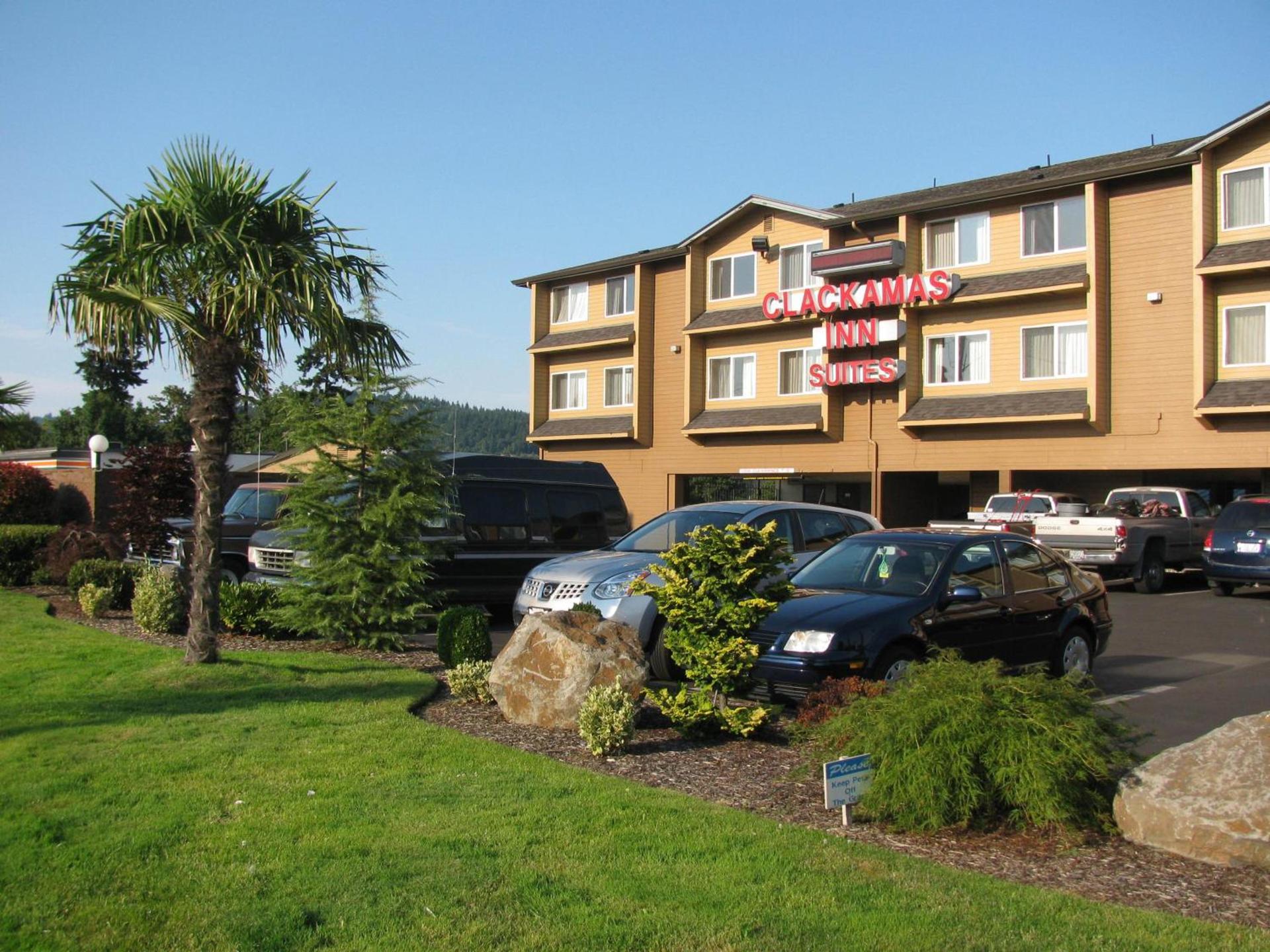 Clackamas Inn and Suites photo 16