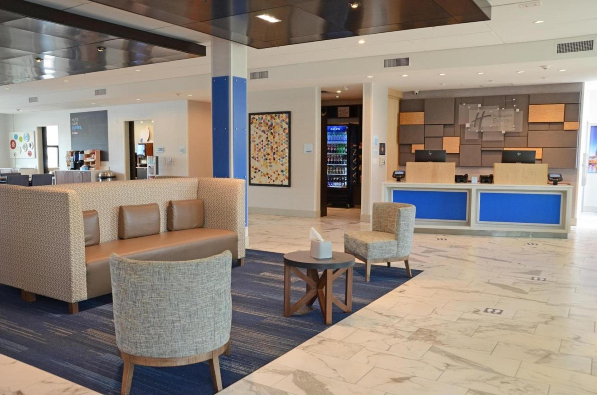Holiday Inn Express & Suites Franklin - Berry Farms by IHG photo 3