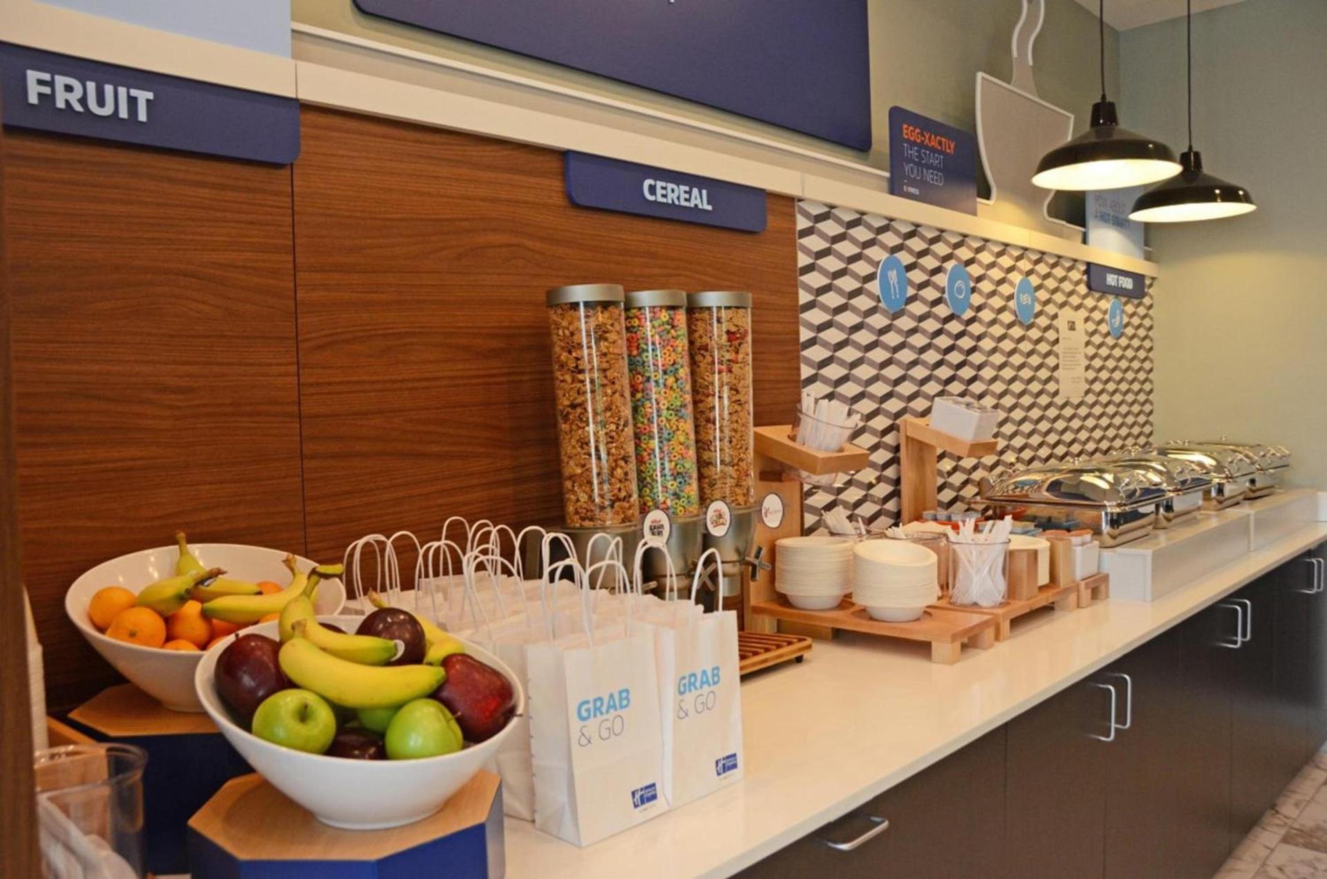Holiday Inn Express & Suites Franklin - Berry Farms by IHG photo 5