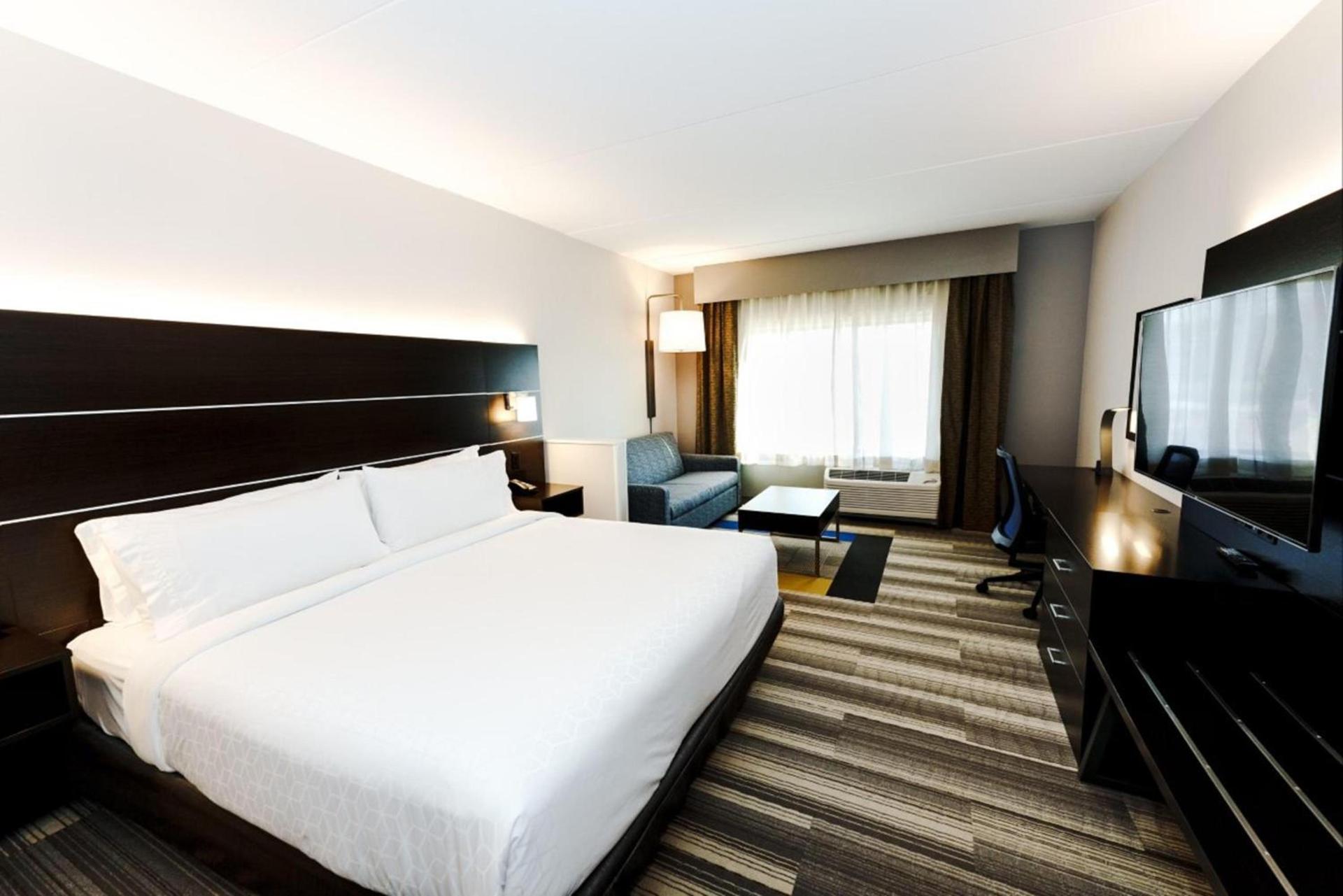 Holiday Inn Express & Suites Franklin - Berry Farms by IHG photo 22