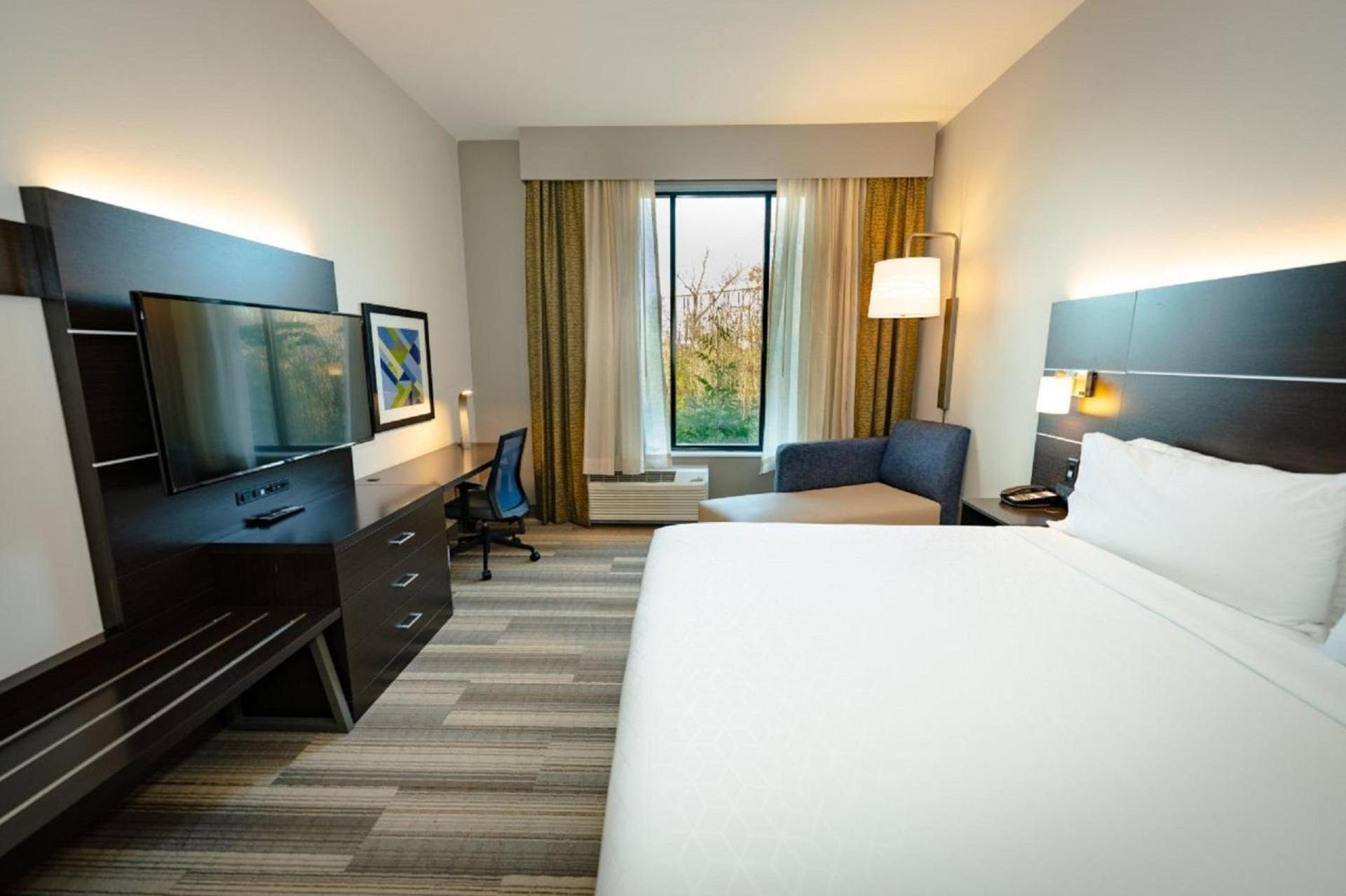 Holiday Inn Express & Suites Franklin - Berry Farms by IHG photo 32